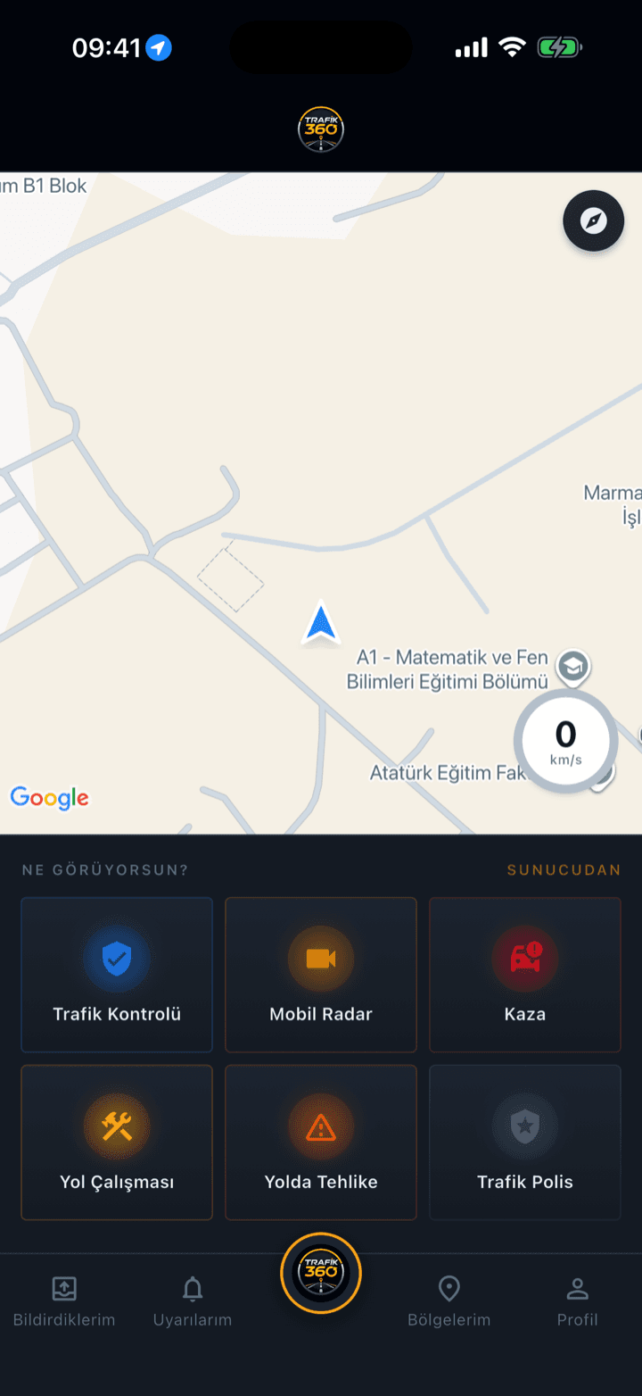 TRAFİK360 uygulamasının sürüş ekranı: Google haritası üzerinde yolda konum oku, hız göstergesi ve altında Trafik Kontrolü, Mobil Radar, Kaza, Yol Çalışması, Yolda Tehlike ihbar düğmeleri.